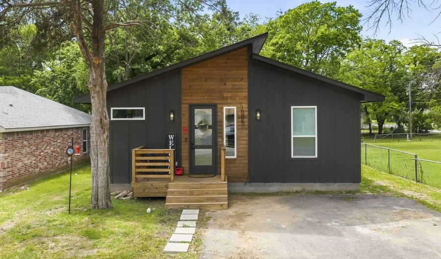 1005 F St SW, Ardmore, OK 73401 - 3 Beds, 2 Bath