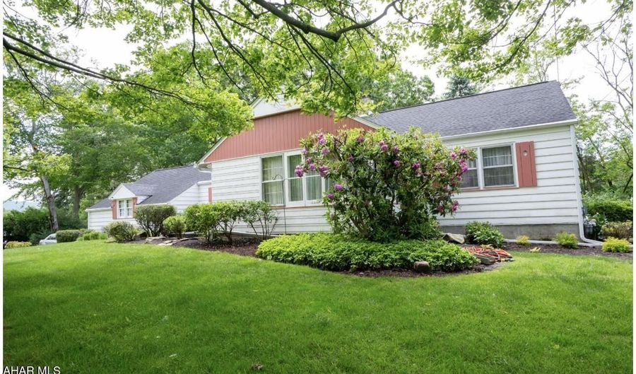 2935 Gwin Rd, Altoona, PA 16601 - 2 Beds, 2 Bath