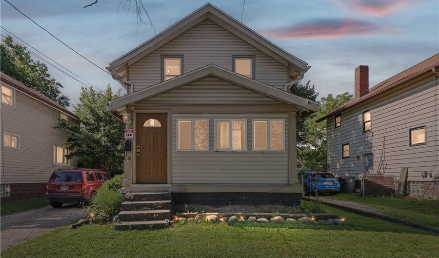 912 Hunt St, Akron, OH 44306 - 2 Beds, 1 Bath