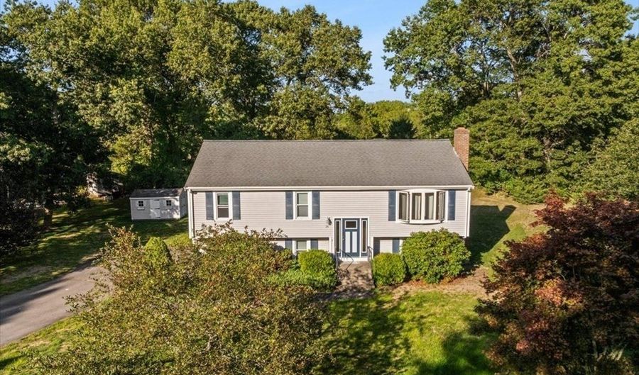 20 Stanley Ave, Berkley, MA 02779 - 3 Beds, 2 Bath