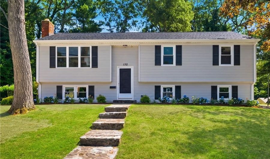 132 Grand View Rd, East Greenwich, RI 02818 - 3 Beds, 2 Bath