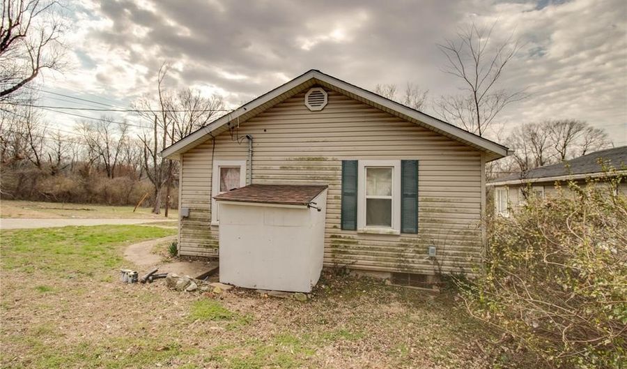 1000 Willard Ave, Alton, IL 62002 - 2 Beds, 1 Bath