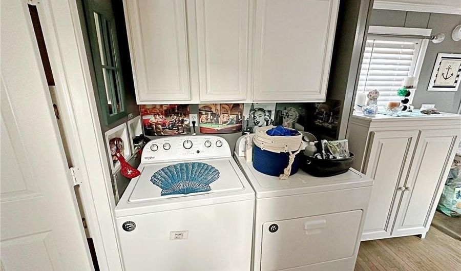 15 East Dr, East Providence, RI 02916 - 2 Beds, 1 Bath