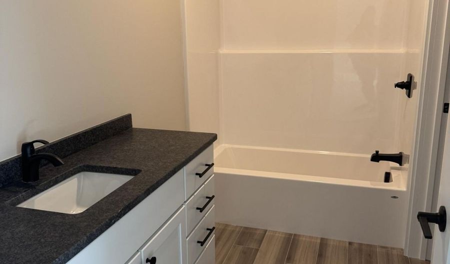 14 Harvest Hill Ln, Auburn, ME 04210 - 3 Beds, 3 Bath