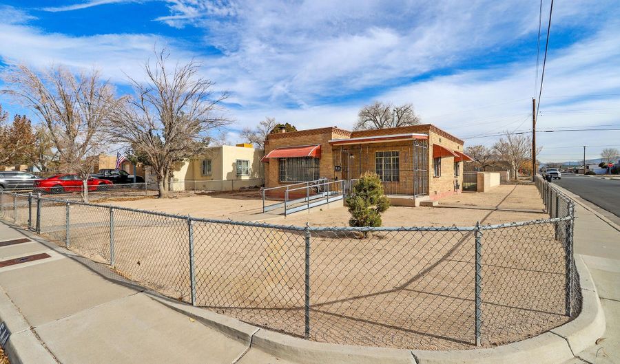 544 Cagua Dr SE, Albuquerque, NM 87108 - 3 Beds, 1 Bath