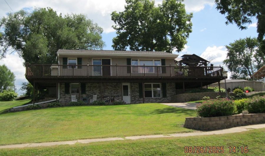 301 N CHURCH St, Albany, IL 61230 - 3 Beds, 1 Bath