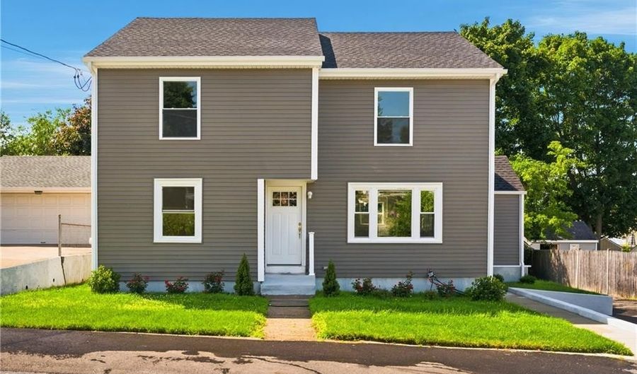 38 Winsor St, Cumberland, RI 02864 - 5 Beds, 4 Bath