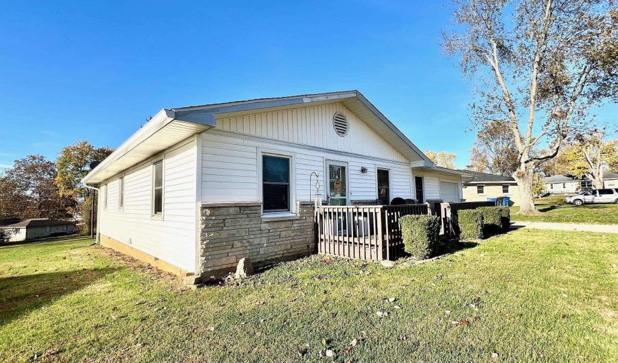 2858 Hillside Dr, Bedford, IN 47421 - 3 Beds, 2 Bath