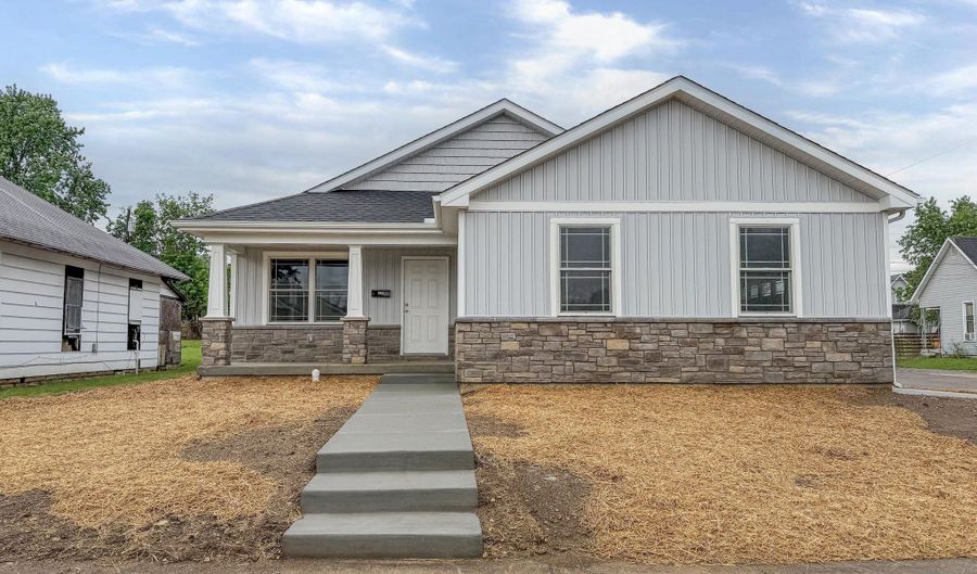 339 W 2nd St, Anderson, IN 46016 - 3 Beds, 2 Bath