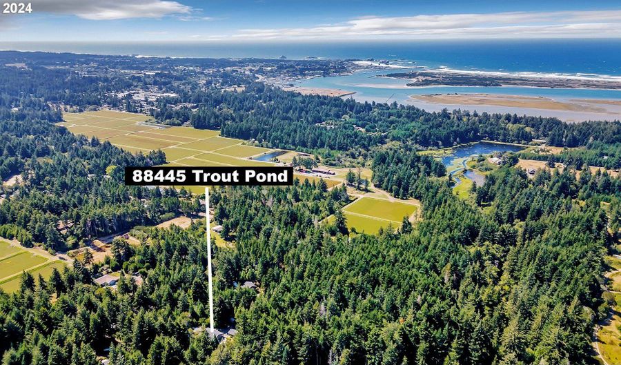 88445 TROUT POND Ln, Bandon, OR 97411 - 2 Beds, 3 Bath