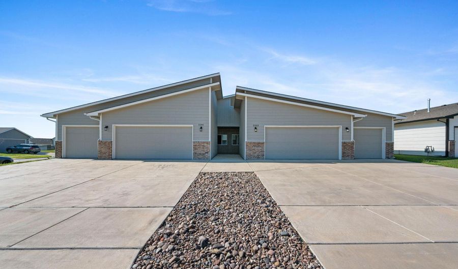 5283 N Toben Ct, Bel Aire, KS 67226 - 3 Beds, 2 Bath