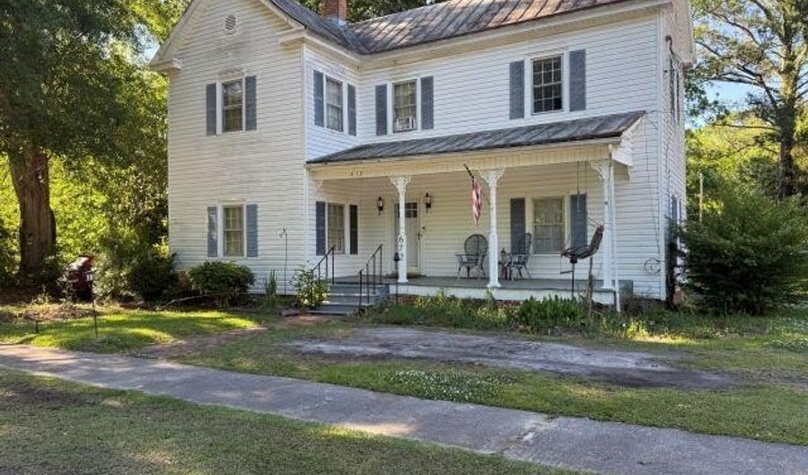 672 Main St, Aurora, NC 27806 - 4 Beds, 2 Bath