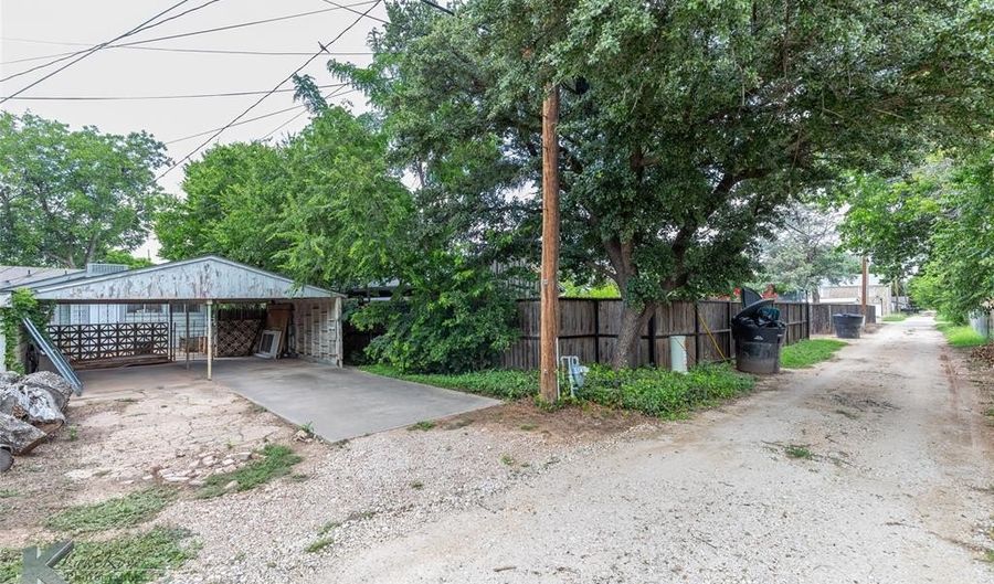 1033 Ross Ave, Abilene, TX 79605 - 2 Beds, 2 Bath