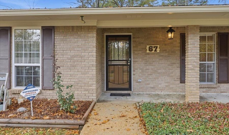 67 Summit Ridge Dr, Brandon, MS 39042 - 4 Beds, 2 Bath