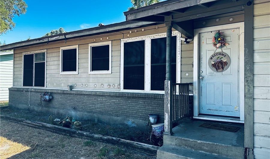 1309 Oak Park Dr, Aransas Pass, TX 78336 - 3 Beds, 2 Bath