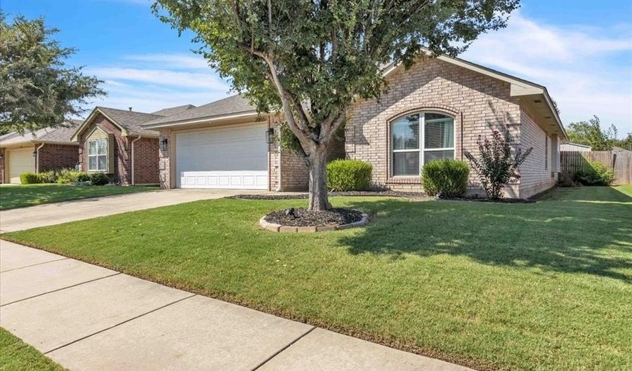 21855 Pioneer Cir, Edmond, OK 73012 - 3 Beds, 2 Bath