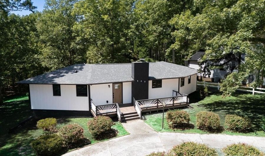 200 Lakeview Rd, Albemarle, NC 28001 - 2 Beds, 2 Bath