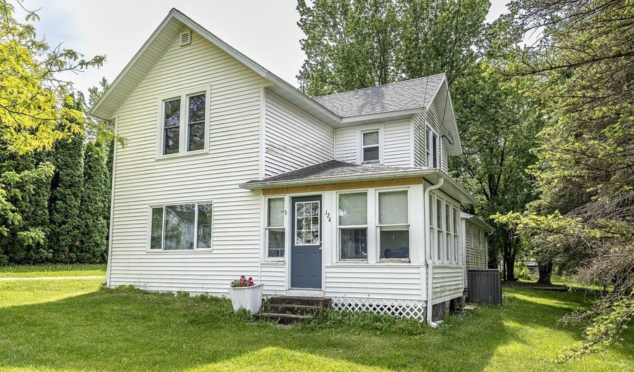 124 S Park St, Alma Center, WI 54611 - 3 Beds, 1 Bath