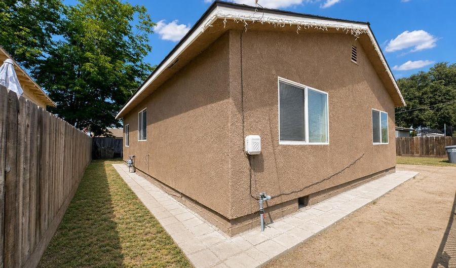 13936 Front St, Armona, CA 93202 - 3 Beds, 1 Bath