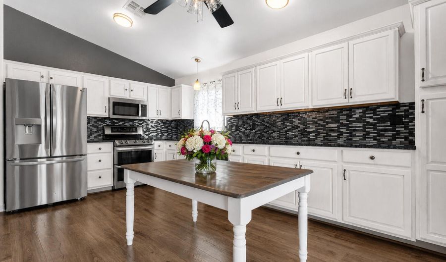11452 W OBREGON Dr, Arizona City, AZ 85123 - 3 Beds, 2 Bath