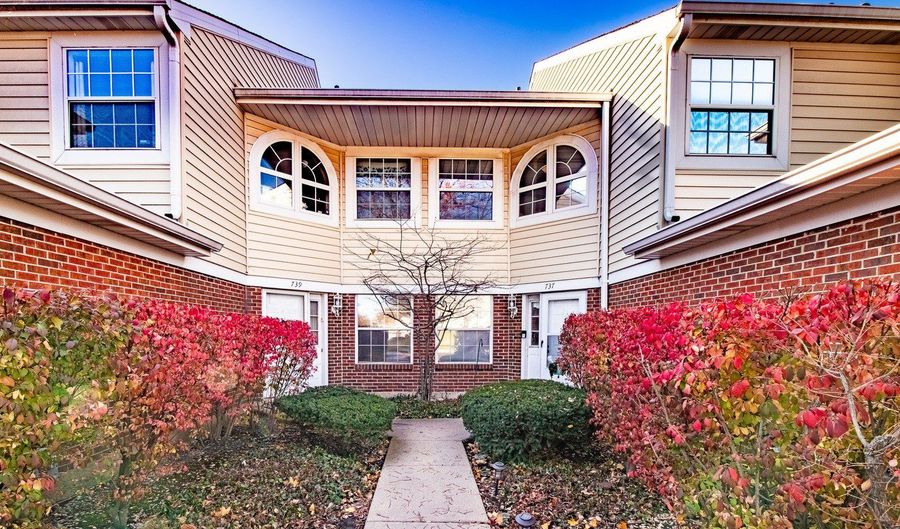 737 W Happfield Dr, Arlington Heights, IL 60004 - 3 Beds, 3 Bath