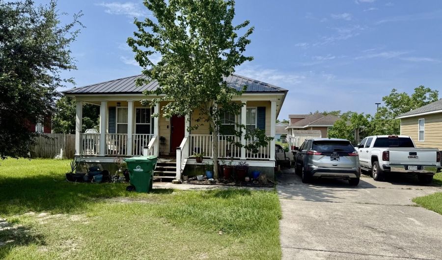 658 Union St, Bay St. Louis, MS 39520 - 4 Beds, 2 Bath