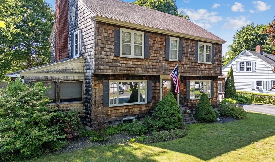 36 Woodlawn Ave, Auburn, ME 04210 - 3 Beds, 2 Bath
