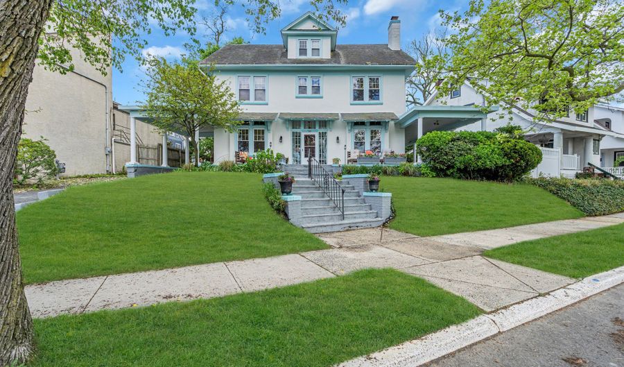704 8th Ave, Asbury Park, NJ 07712 - 6 Beds, 4 Bath