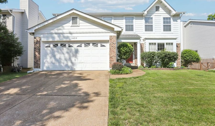 1439 Greenfield Crossing Ct, Ballwin, MO 63021 - 4 Beds, 3 Bath