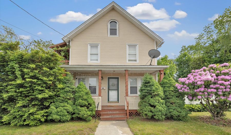 33 Murray St, Ansonia, CT 06401 - 3 Beds, 2 Bath