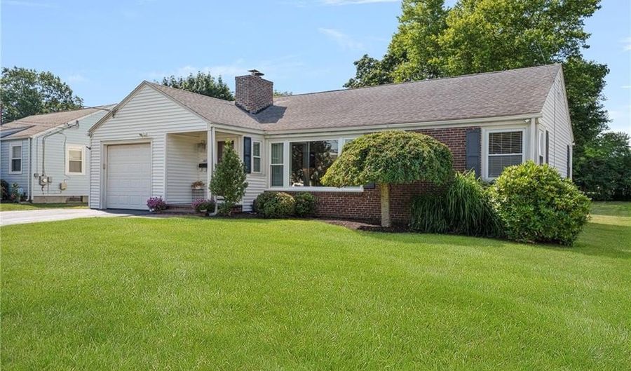 165 Garden City Dr, Cranston, RI 02920 - 3 Beds, 1 Bath