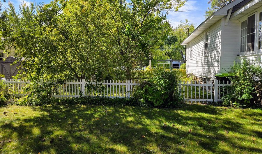 102 W Crapo St, Alpena, MI 49707 - 2 Beds, 1 Bath