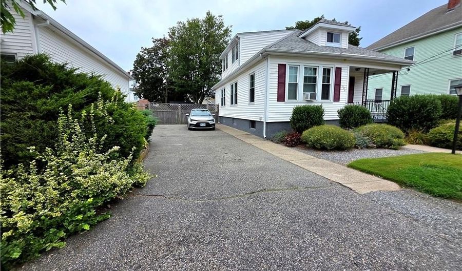246 Vine St, Pawtucket, RI 02861 - 3 Beds, 1 Bath