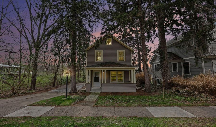 1326 Traver St, Ann Arbor, MI 48105 - 2 Beds, 2 Bath