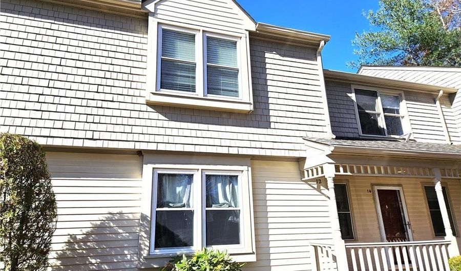 12 Birdie Ct, Coventry, RI 02816 - 2 Beds, 2 Bath