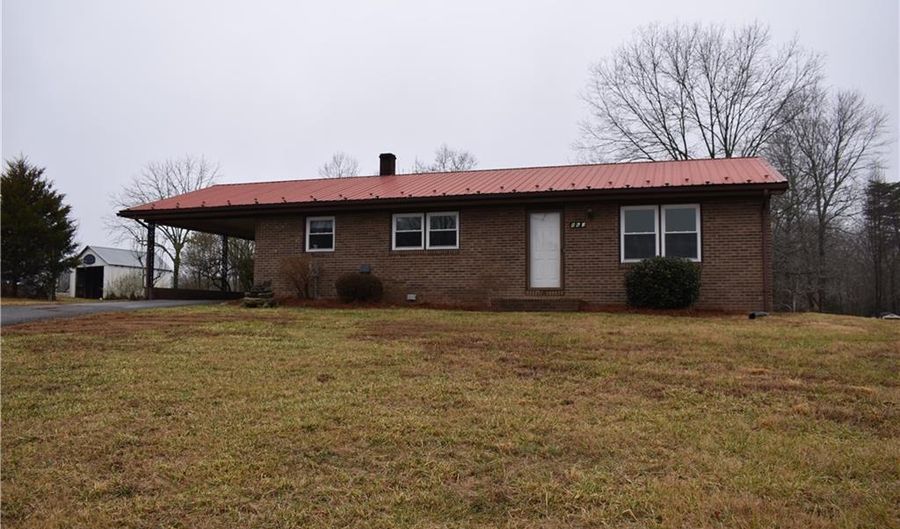 863 Willis Gap Rd, Ararat, VA 24053 - 3 Beds, 2 Bath