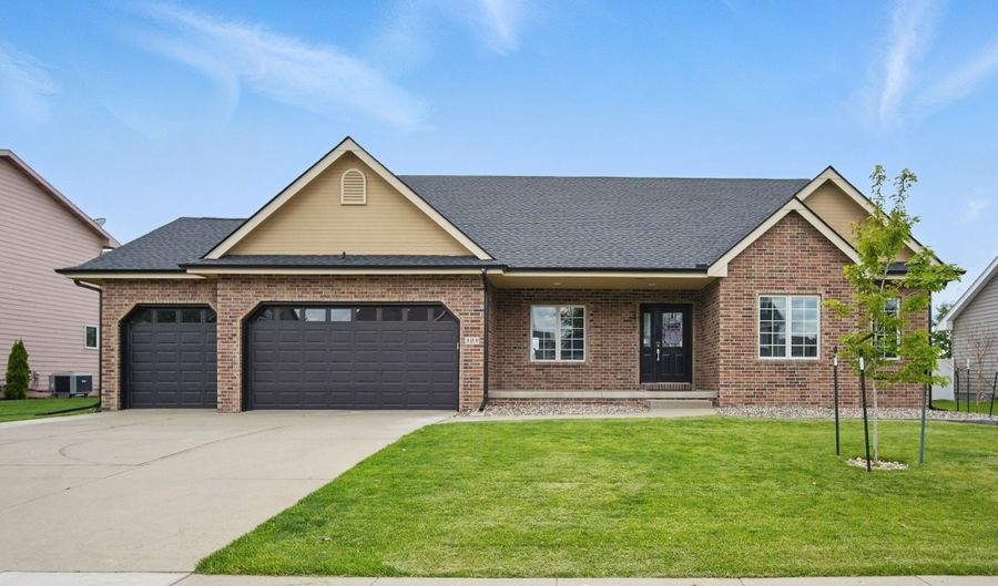 309 11th St NW, Altoona, IA 50009 - 4 Beds, 3 Bath