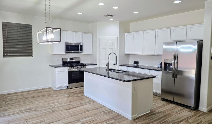 707 W Calle Capotasto, Sahuarita, AZ 85629 - 4 Beds, 3 Bath