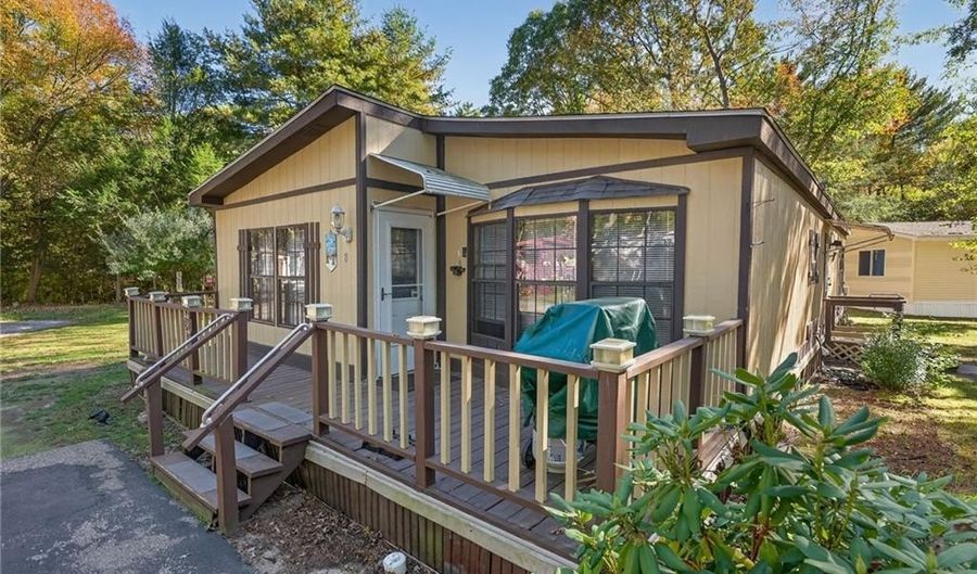 8 Comfort Way, Coventry, RI 02816 - 2 Beds, 1 Bath