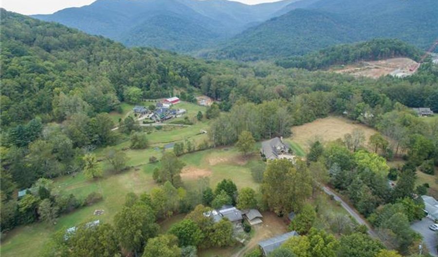 2342 N Fork Right Fork Rd, Black Mountain, NC 28711 - 5 Beds, 5 Bath