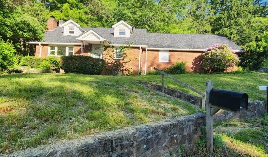 72 Glenwood Mt Rd, Alloway, NJ 07461 - 4 Beds, 1 Bath