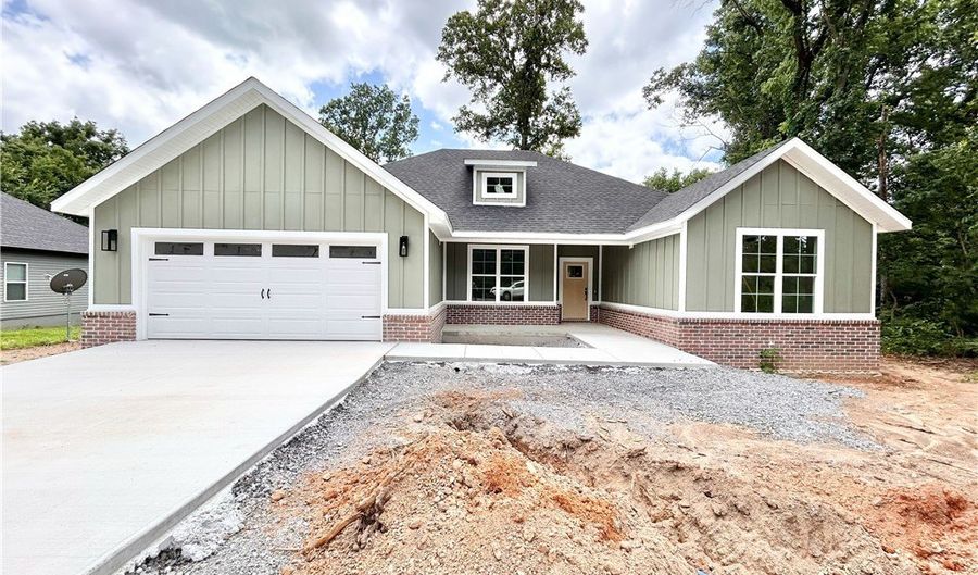 34 Kirkwall Dr, Bella Vista, AR 72715 - 4 Beds, 2 Bath