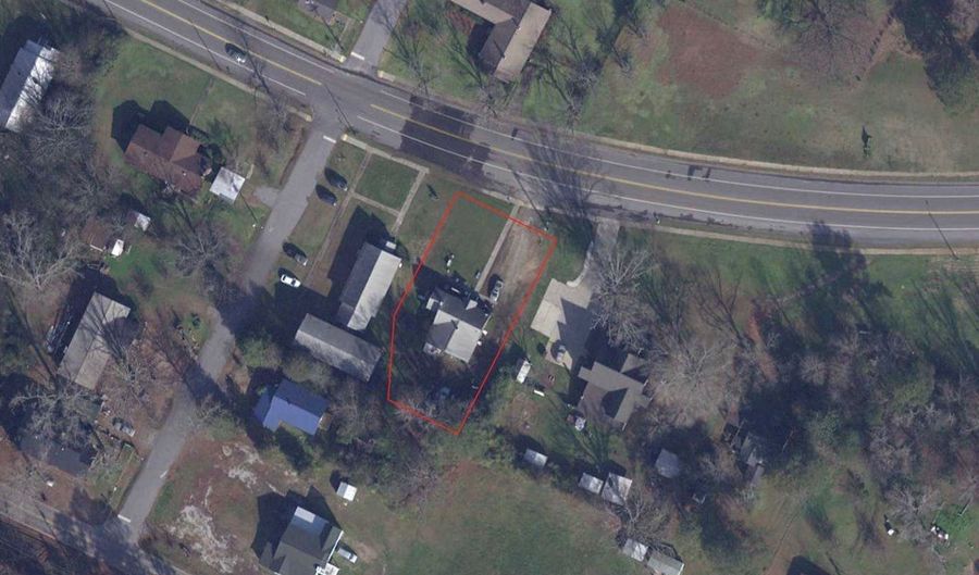 422 Savannah St, Calhoun Falls, SC 29628 - 3 Beds, 1 Bath