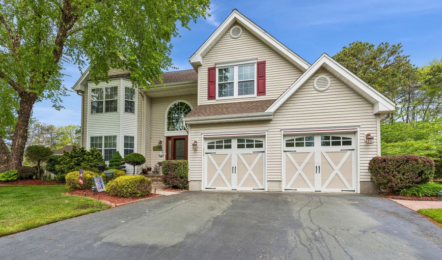 10 Dori Ln, Barnegat, NJ 08005 - 4 Beds, 3 Bath