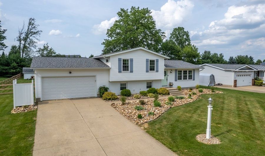 1114 Foxmoor Ln, Ashland, OH 44805 - 3 Beds, 2 Bath