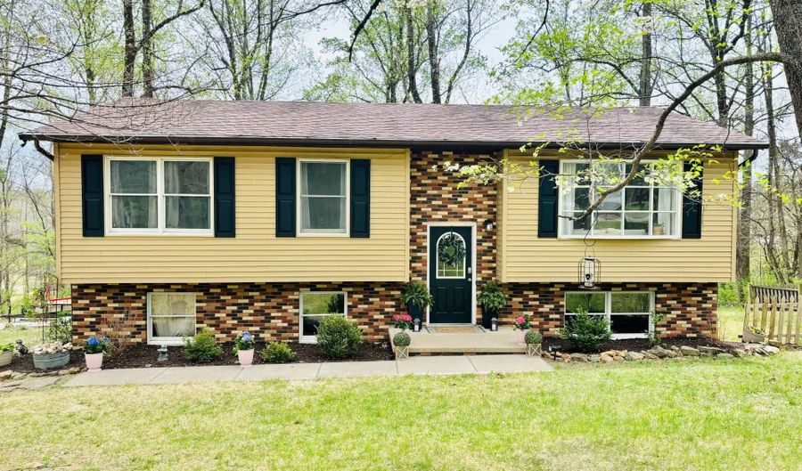 1191 N Lawrence Hollow Dr, Bloomfield, IN 47424 - 3 Beds, 2 Bath