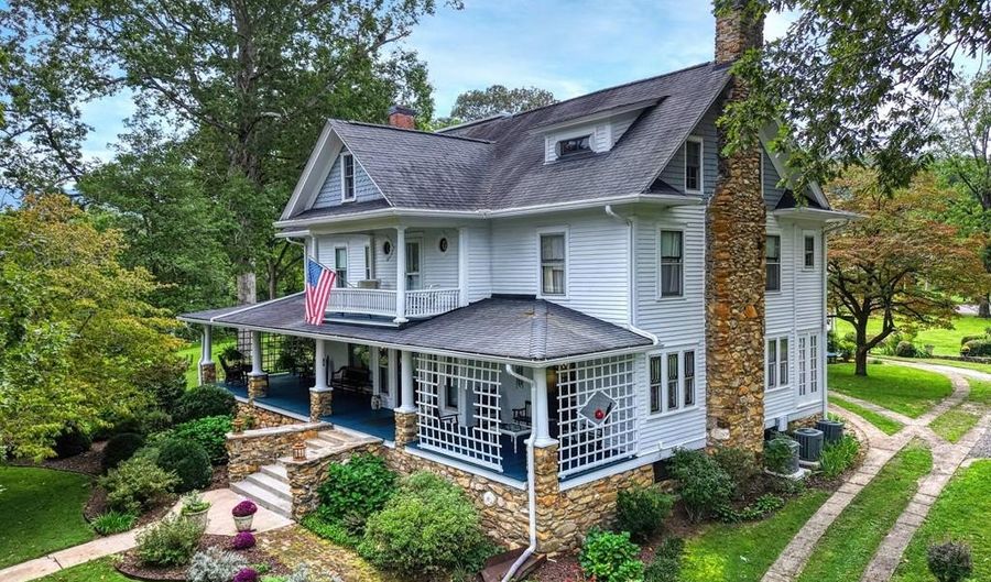 1194 Main St, Andrews, NC 28901 - 5 Beds, 4 Bath