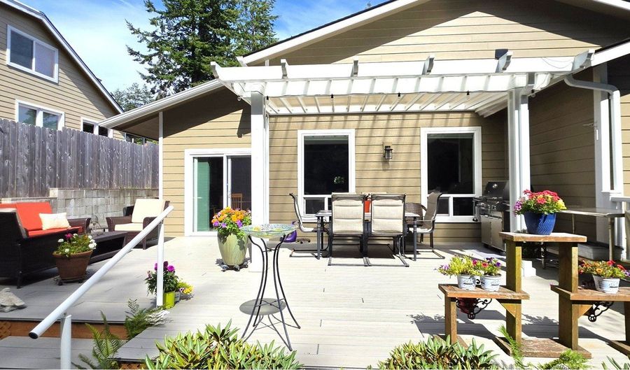 917 5 7TH St, Brookings, OR 97415 - 3 Beds, 3 Bath