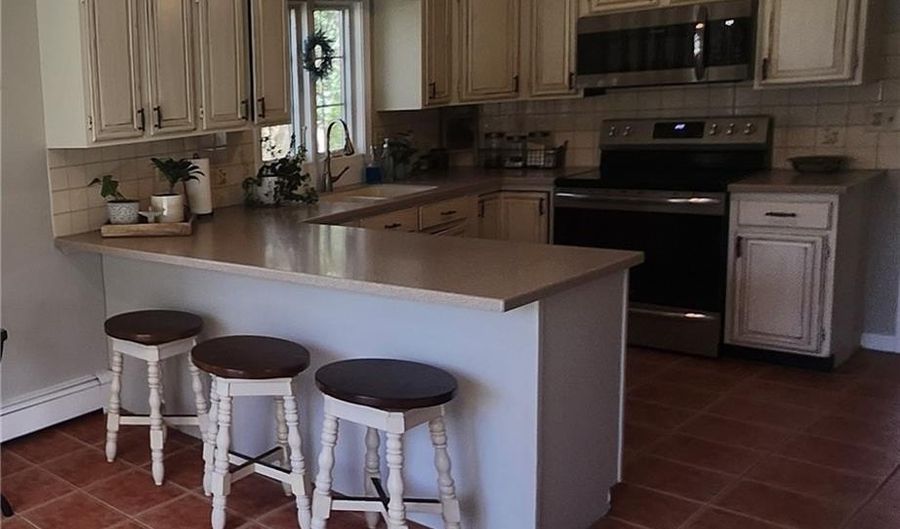 54 Sefton Dr, Bristol, RI 02809 - 3 Beds, 3 Bath