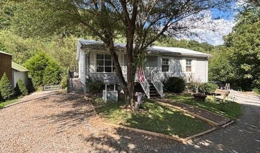 40 N Richmond St, Auxier, KY 41602 - 3 Beds, 2 Bath